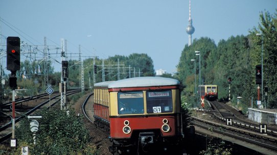 Berliner S-Bahn Sonderzug am Baumschulenweg