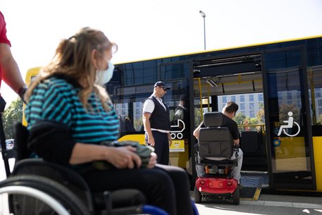 VBB Bus-Begleitservice hilft Menschen, die sich im ÖPNV unsicher fühlen oder Mobilitätseinschränkungen haben