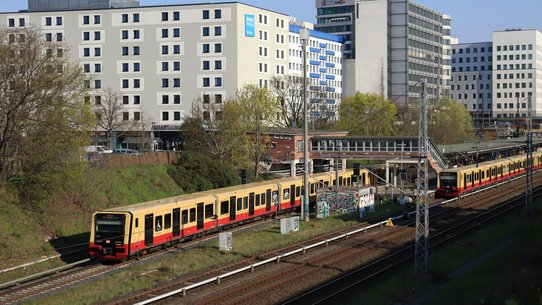 Foto von S-Bahn, Baureihe 484 am S Landsberger Allee